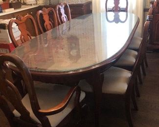 Dining Room Table w/8 Chairs by Lexington Furniture Co w/
Glass Top Protector 