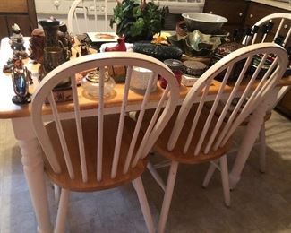 Kitchen Table w/4 Chairs 