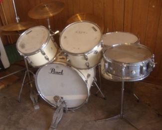 Pearl drum set with cymbals