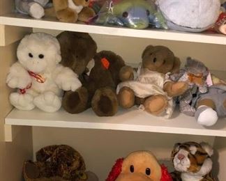 I see Daffy Duck and I think Tigger and Roo!