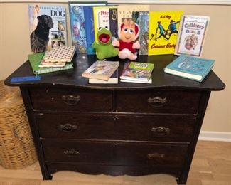 Nice 4-dr antique oak dresser