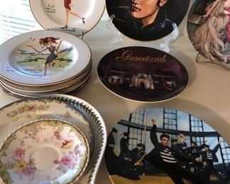 I SEE 3 ELVIS PLATES!!!!