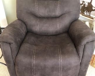 Electric lift recliner chair