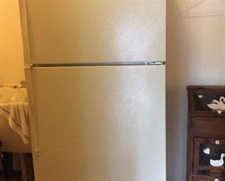Whirlpool refrigerator with icemaker