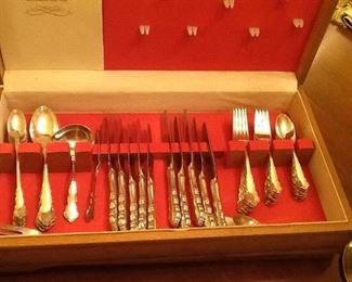 SET OF REED AND BARTON SILVER PLATE SET OF 10