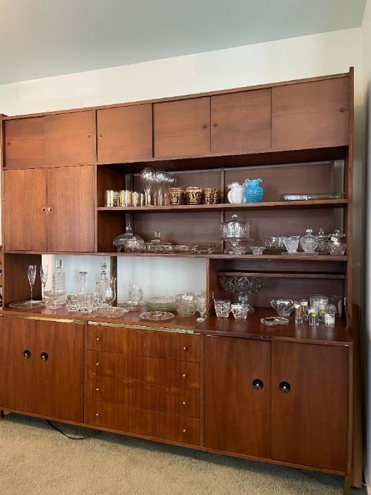 Mid Century Wall Unit in great condition!