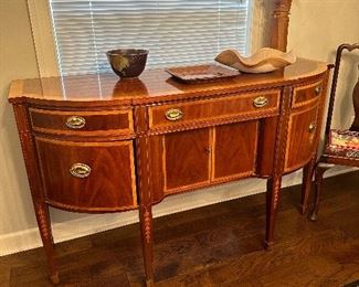 Nice Hepplewhite style sideboard