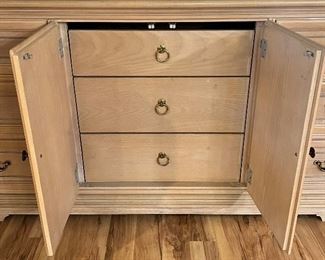 Lexington Dining Table w 4 Side Chairs, 2 Arm Chairs and 2 Leaves, Hutch and Buffet