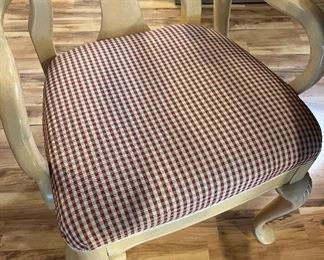 Lexington Dining Table w 4 Side Chairs, 2 Arm Chairs and 2 Leaves, Hutch and Buffet