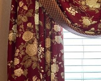 Chair and Ottoman Matching Drapes w Drapery Rods
Chair and Ottoman Smith Bros