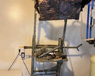 Ladder deer stand