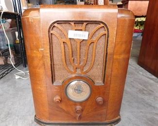 Antique Cabinet Radio by Grunow