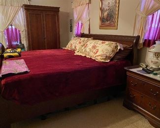 The mattress is adjustable for the Broyhill king-size bedroom set, 2 matching end tables, a tall dresser, a long dresser, and a coat closet.