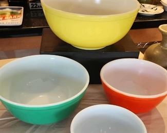 1940s Vintage Pyrex Nesting Bowls