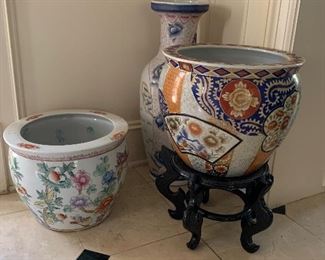 3 Chinese export ceramic pieces, umbrella stand not shown