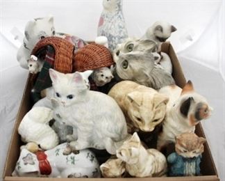 76 - Tray Lot of Assorted Cat Figures
