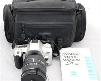 124 - Minolta Dynax 404 SI Maxxum ST SI 35mm Camera with Bag
