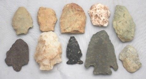 266 - 10 Assorted antique arrowheads
