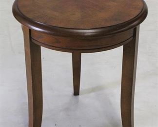 668 - Round Wood Table - Powell - 24 x 20
