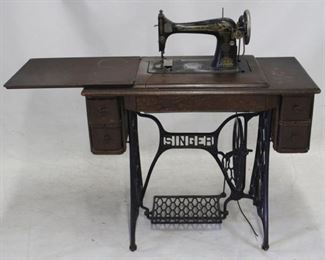 682 - Vintage Singer Sewing Machine 29 x 36 x 17
