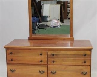 685 - Vintage Dresser w/ Mirror 70 x 47 x 16.5
