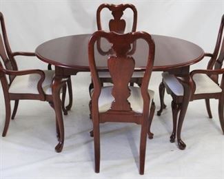 696 - Dining Table w/ 2 leaves & 4 chairs Table 53.5 x 41.5 x 29 chairs 40 x 20.5 x 18 comes w/ felt pad cover
