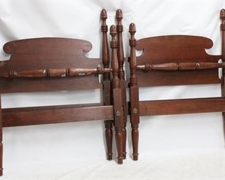 723 - Matching pair mahogany twin poster beds w/ rails 55 x 44 x 75
