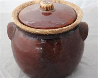 725 - Hull Pottery Cookie Jar 7 x 7.5
