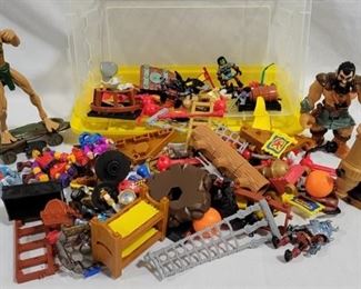 938 - Action Figures & Fisher Price Imaginext Pieces
