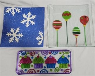 944 - 3 Festive glass/ceramic trays cupcake - 14 x 6 snowflake - 11.5 square ornaments - 12 square
