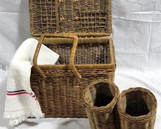 960 - Vintage Picnic basket & Contents
