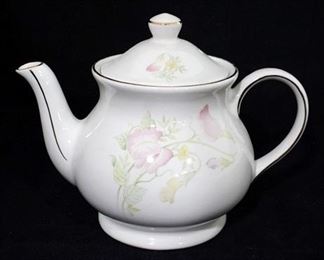 1176 - Windsor English teapot 8 1/4 x 7
