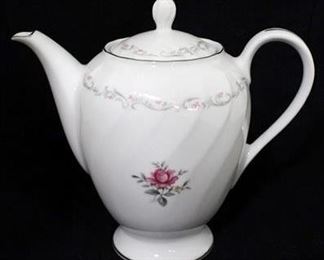 1180 - Royal Swirl Japan teapot 9 x 10
