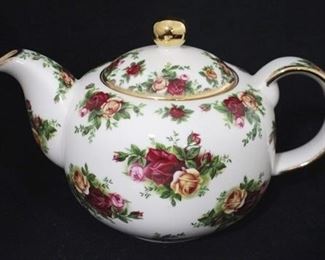 1183 - Royal Albert Old Country Roses teapot
