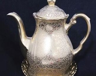 1189 - Wheeling Gold China teapot w/ underplate 9 x 7 1/2

