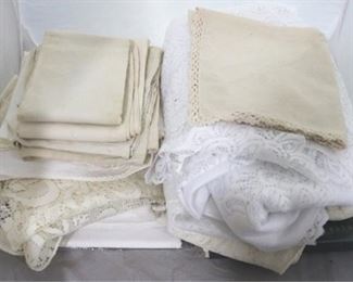 1235 - Assorted vintage linens
