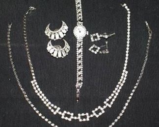 1241 - Group vintage rhinestone costume jewelry