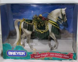 2350 - Breyer 700403 Silent Knight 2003 Holiday Horse
