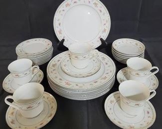 2882 - 32 Pieces Abingdon porcelain china
