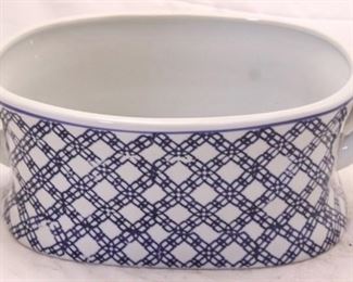 4077 - Porcelain small foot tub 6 x 12 x 9
