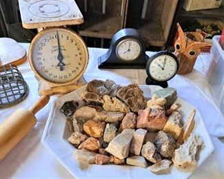 GOOD VARIETY OF MINERALS AND ROCKS