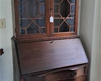 NICE BOOKCASE SECRETARY