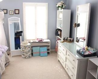 Ladies' purses, hat boxes, toiletries and more.