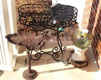 Lots of garden elements.