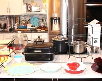 The kitchen is filled with clean cooking items.