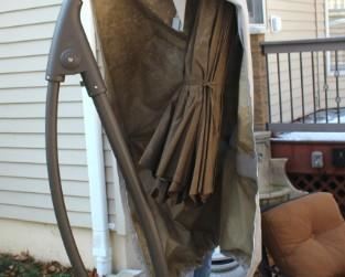 Patio/yard cantilever umbrella.