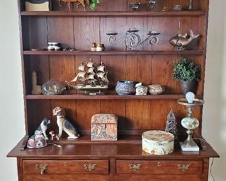 Henredon Hutch and assorted vintage shelf sitters 