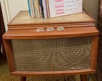 Working Vintage Magnavox Record Player End Table W Albums