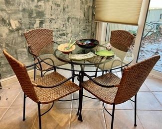 KITCHEN TABLE & CHAIRS 