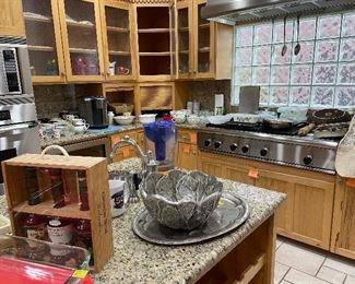 Lots of kitchen ware